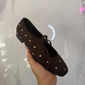 Bailarina tachuelas doradas